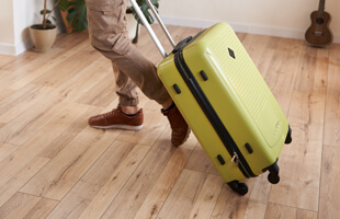 Op pad met koffer – BagageKiezer.nl Op pad met koffer - BagageKiezer.nl