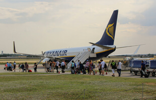 Ryanair vliegtuig – BagageKiezer.nl Ryanair vliegtuig - BagageKiezer.nl